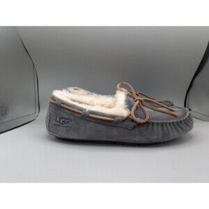 *New* UGG Dakota Moccasins Sheepskin Slippers Women’s Size 5 / EUR 36